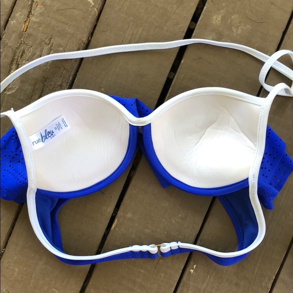 Two bathing suit tops - Picture 4 of 5